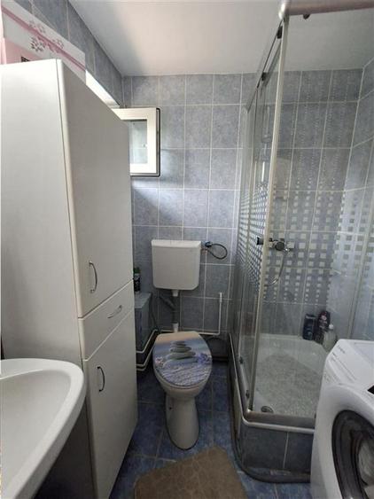Apartament 3 camere la casa curte pivnita parcare zona Centrala