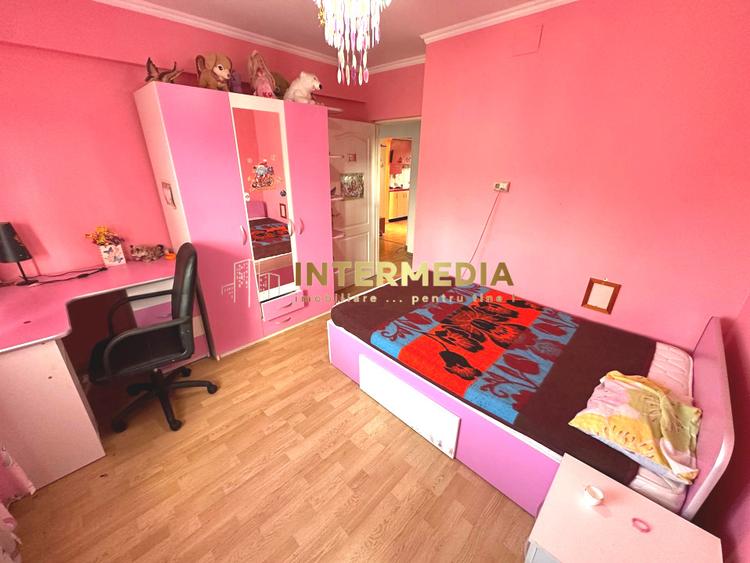Vanzare Apartament 4 camere Deco CETATE Mercur 2 bai 90 mp cu balcon si pod