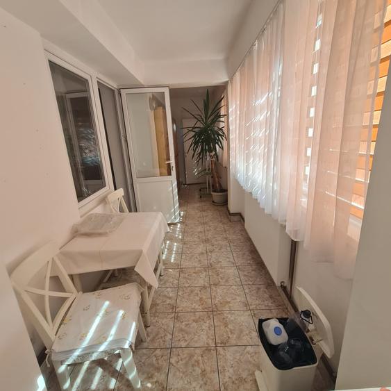 Vand apartament 2 camere central, et 3/4,gata de mutat, mobilat, utilat.