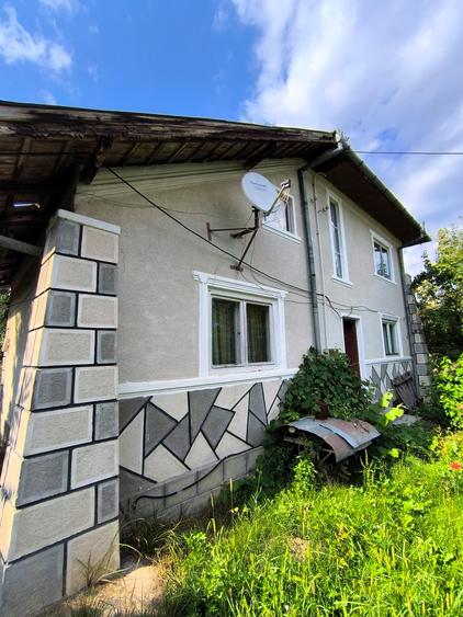 Casa spatioasa 8 camere+cladire auxiliara pretabil locuinta sau afacere+magazin