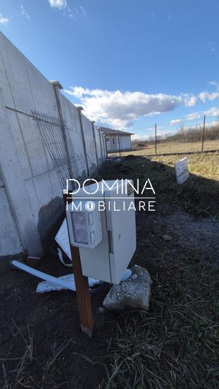Vânzare teren intravilan împrejmuit - zonă liniștită, Drăguțești