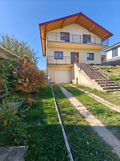 Casa de vanzare 4 camere, 900mp teren in zona Hlincea!!!
