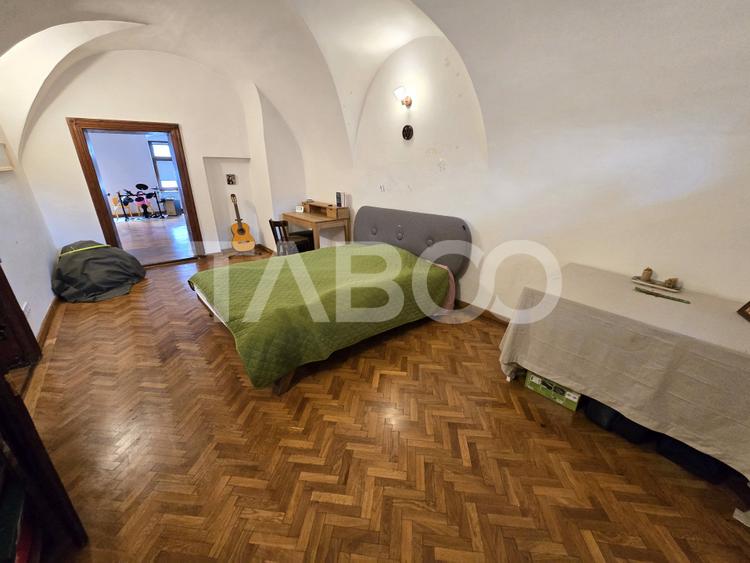 Apartament decomandat de vanzare cu pivnita in Centrul Istoric Sibiu
