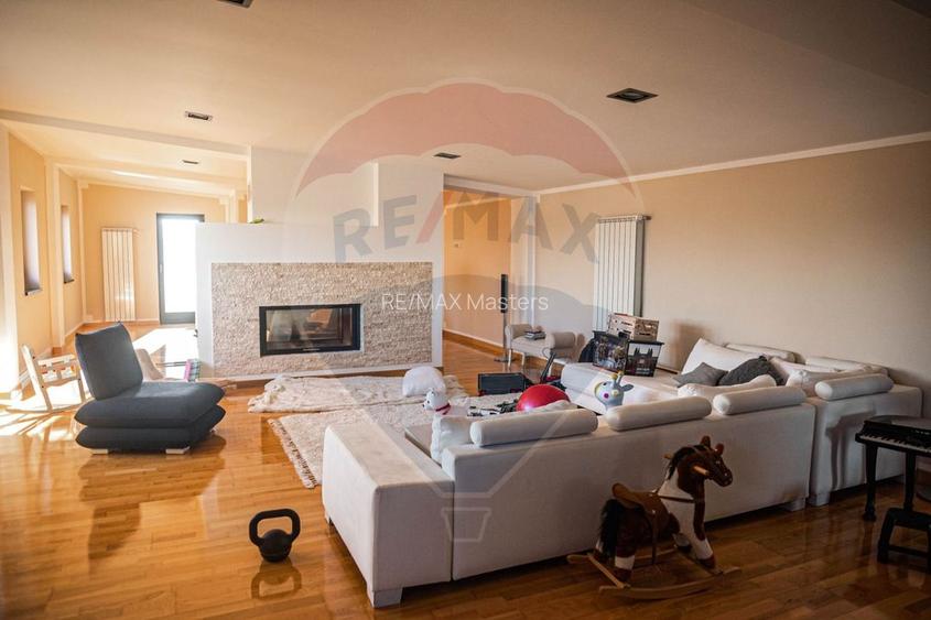 Casă / Vilă de lux cu 6 camere de vânzare în Șcheia, Suceava - 52