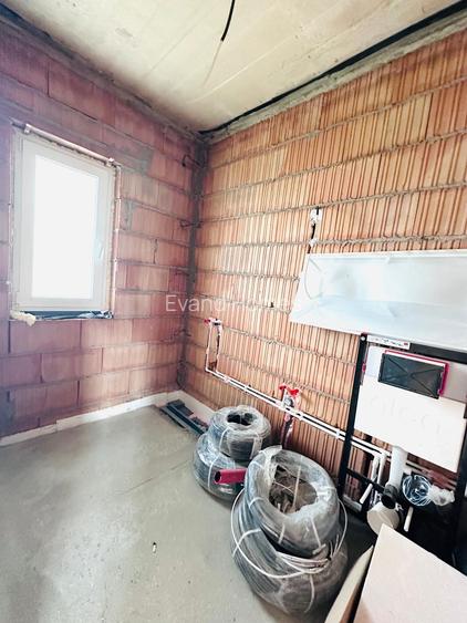 Duplex despartit prin camera tehnica- 4 camere si 2 bai - Mosnita Noua - 17