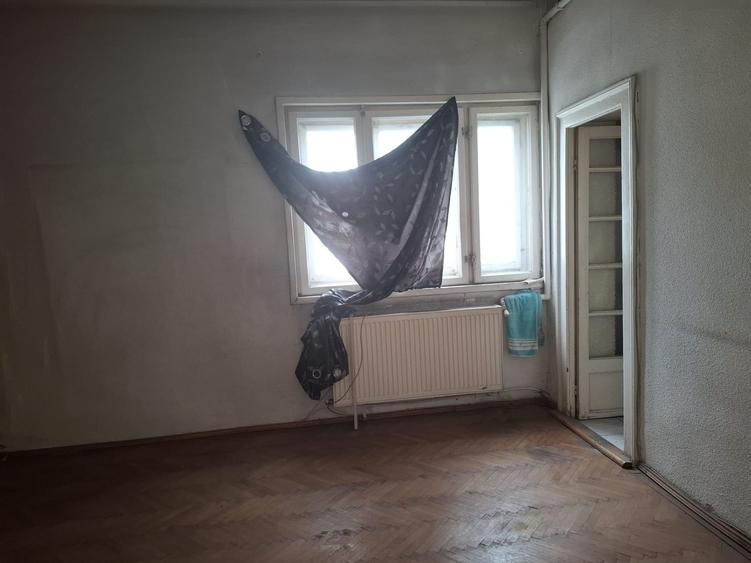 URGENT!, TEREN IN PROPRIETAE, RENOVATA IN 1996, NEGOCIABIL