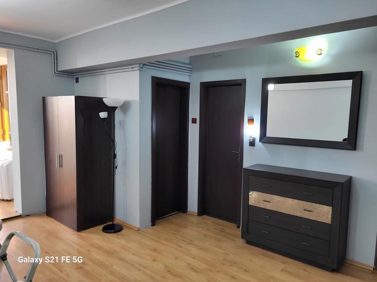 Ultracentral, km 0, mobilat și utilat complet