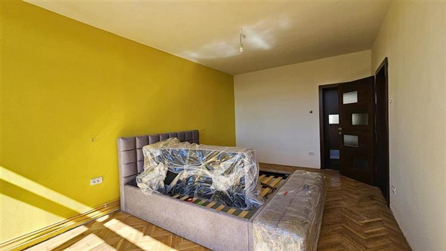 Apartament in asociatie, renovat, 6 cam 2 nivele cu garaj Elisabetin