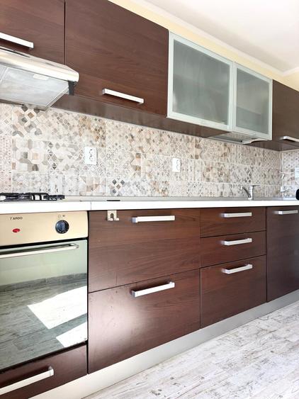 UNIRII - ROND ALBA IULIA / APARTAMENT LUMINOS DECOMANDAT / 2 BALCOANE / 1991