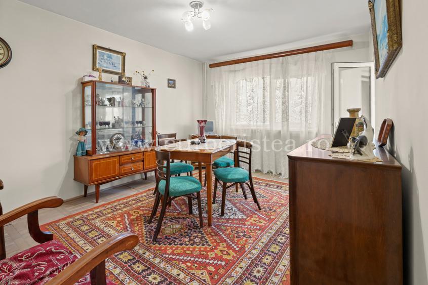 Apartament cu 3 camere, confort 1, decomandat, etajul 1.