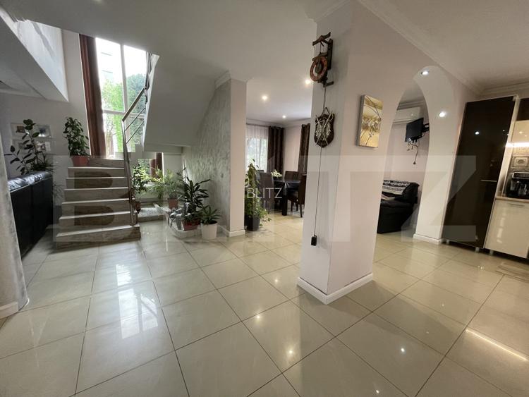 Casa de vanzare 5 camere, 195 mp, terasa inchisa, garaj curte amenajata, zona - 20