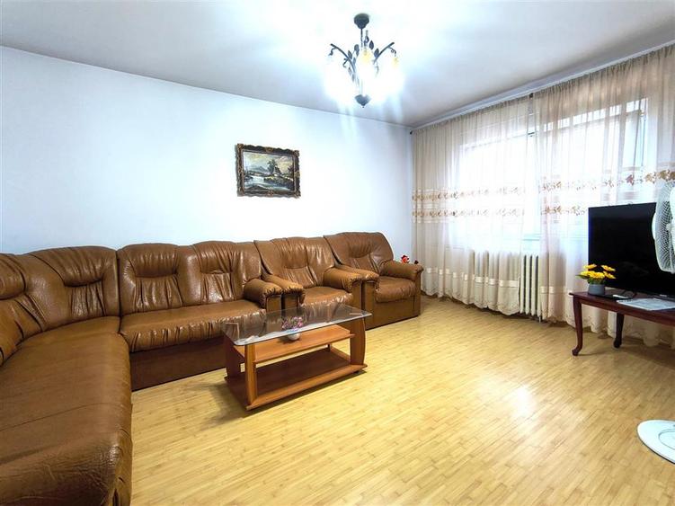 De vanzare Apartament 4 camere Constanta Inel II