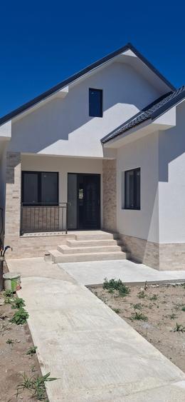 Vindem casa in Navodari