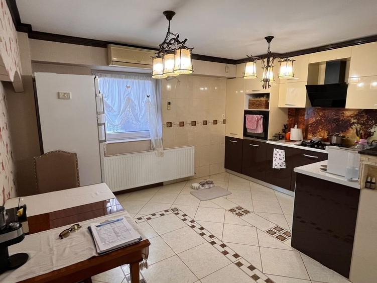 3 Camere | Centrală Proprie | Parcare | Decomandat