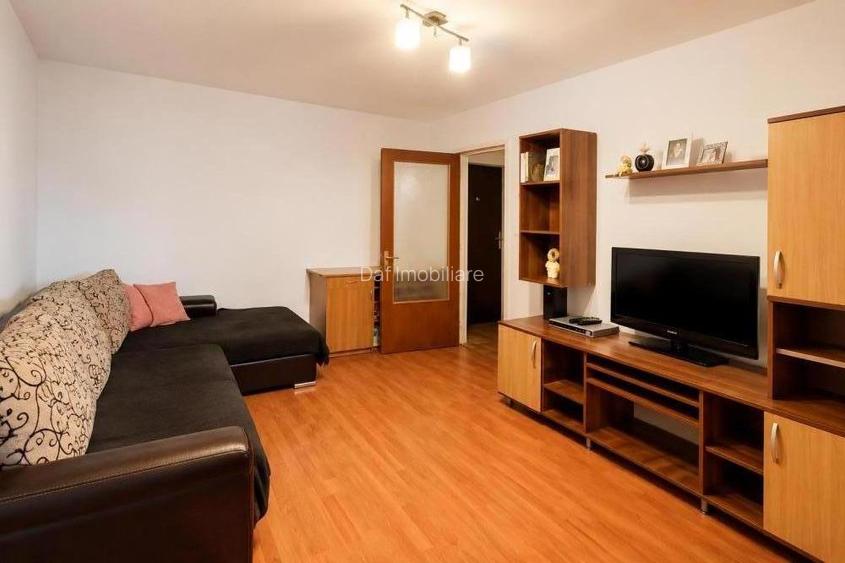 77900 euro -2camere -53mp- Sebastian - bloc 1983 - 2