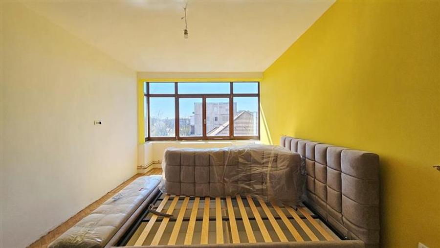 Apartament in asociatie, renovat, 6 cam 2 nivele cu garaj Elisabetin
