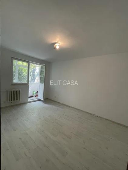 Apartament cu 2 camere, decomandat, etajul 1/4, zona Podu Ros - 2