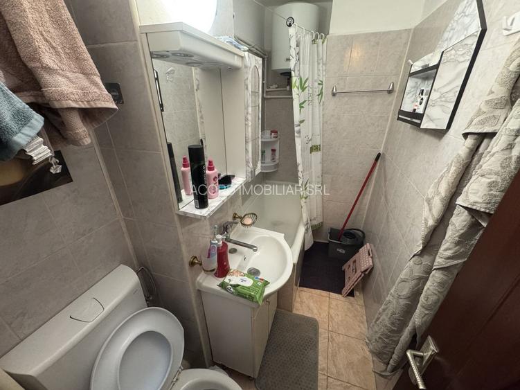 Garsonieră decomandată, etaj 3/4, loc de parcare – zona Școala 8 - 5