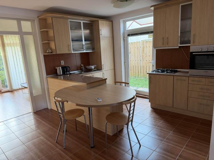 Duplex,aproape de mijloace de transport,de home garden