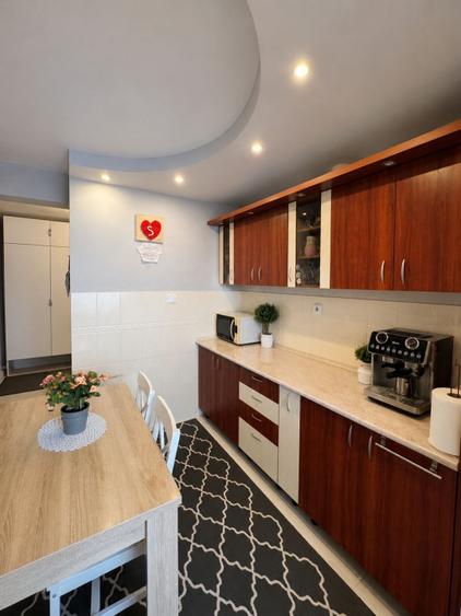 Oportunitate! 3 camere decomandate, 64 mp utili, 2 băi, boxă subsol, pret nou