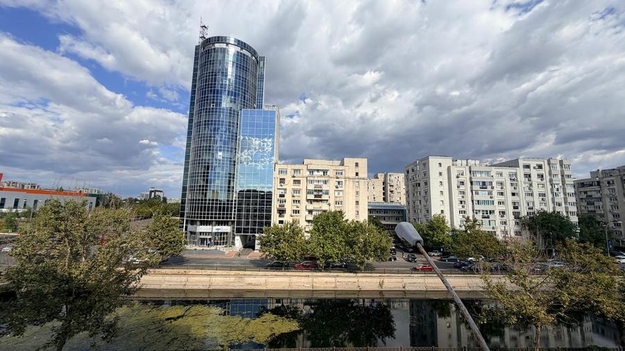 2 CAMERE 3/5  BLOC NOU  LUX MOBILAT SI UTILAT  VEDERE SUPERBA DAMBOVITA METROU