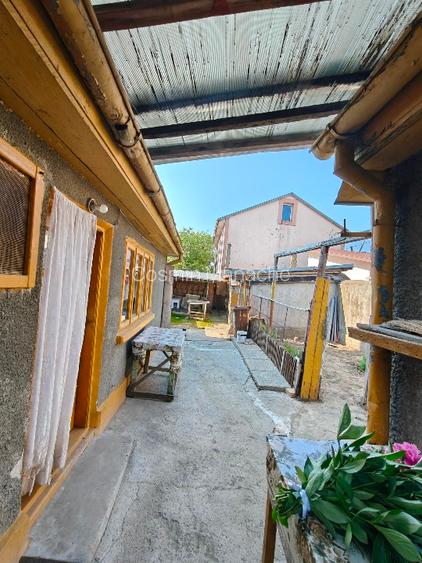 Casa solidă și teren în Zona Islaz pe Strada Mărului  - 7