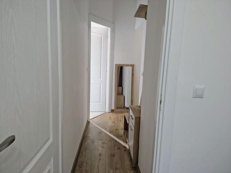 Chirie, ap. 1 camera, 40 mp, central Oradea. 320 E, comision 50%