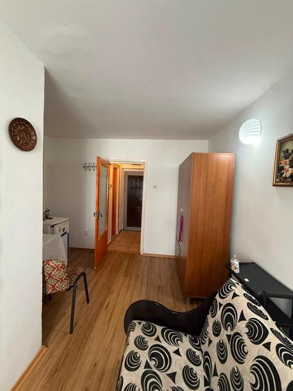 Garsoniera la etajul 1, izolata, mobilata si utilata, Piata Sud
