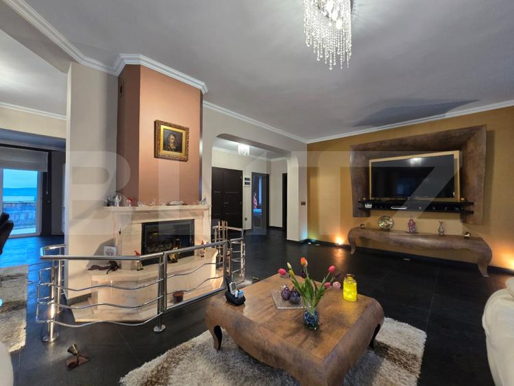 Vile cu piscina exclusivista de vanzare in zona Grand Hotel Italia