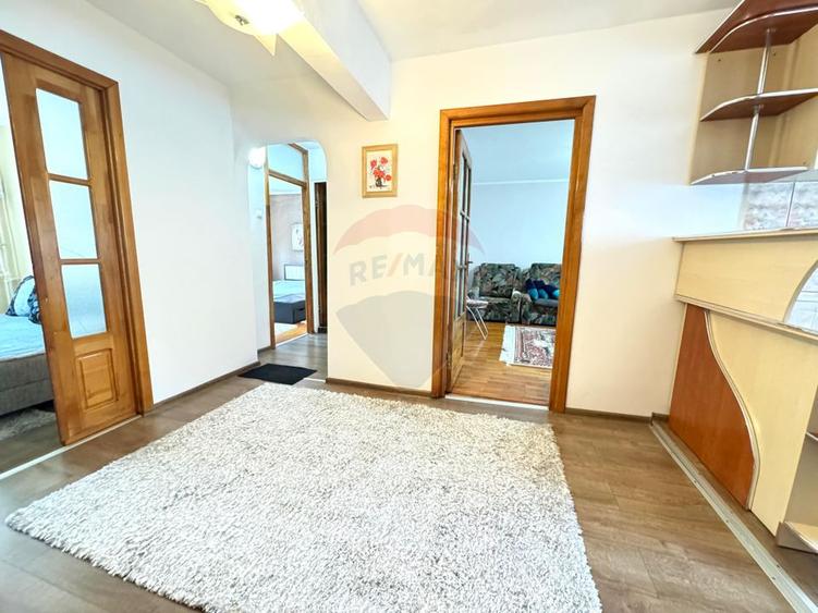 Apartament decomandat cu 3 camere de vânzare, mobilat si utilat, tip V