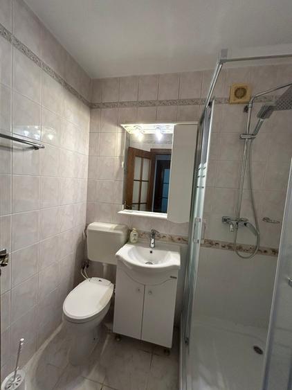 Apartament 3 camere, complet renovat, prima inchiriere.