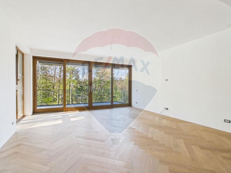 Apartament parter cu 2 camere, curte proprie in inima padurii - Sinaia