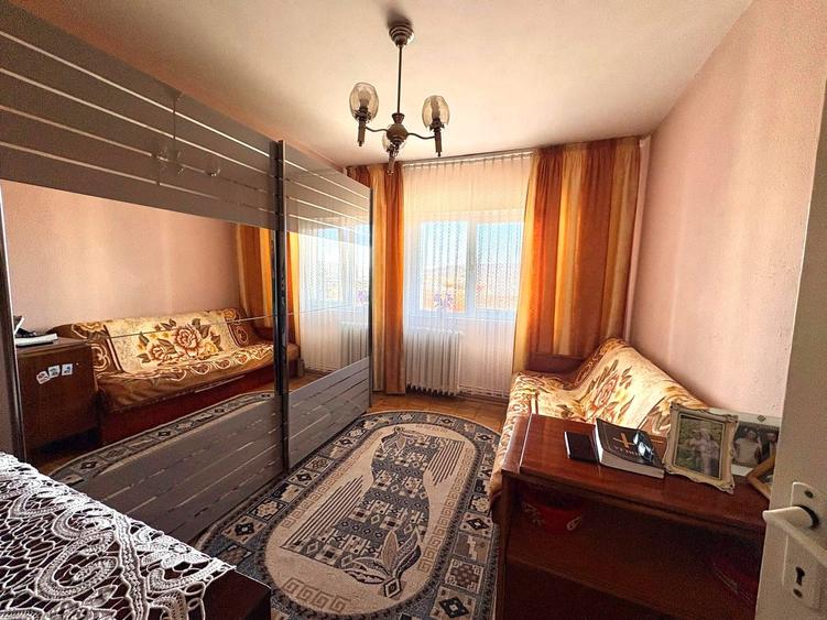 Apartament 3 camere 70mp zona Unitatea Militara 75.000eur neg