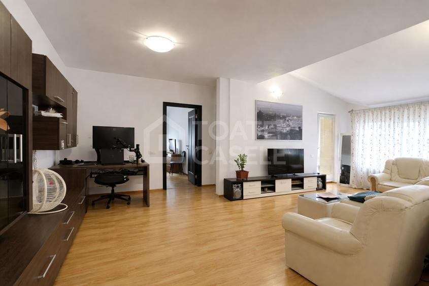 Apartament cu două camere, etajul 3, zona Calea Turzii