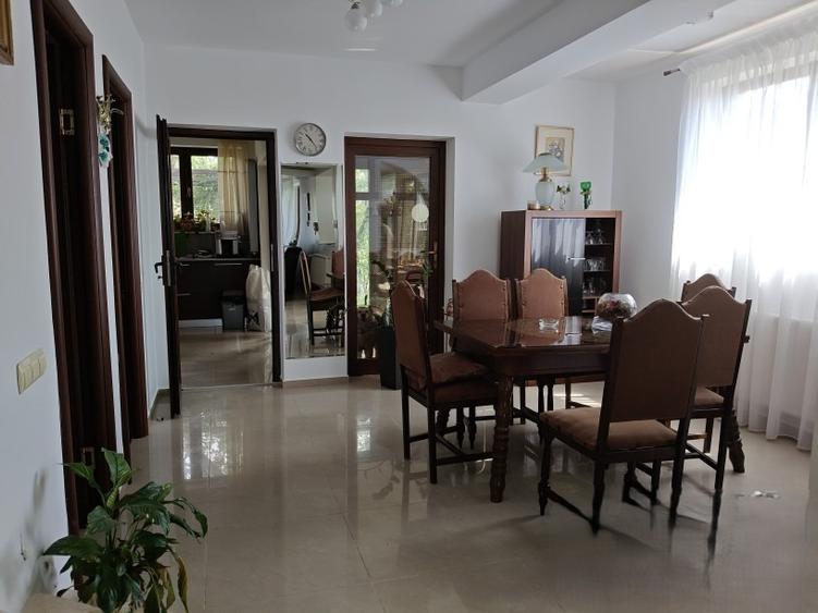 Vilă spațioasă cu grădină Ideală pentru familie