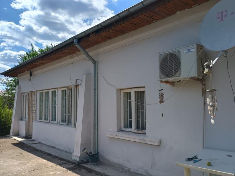 Singureni Stejaru casa intre paduri, cu teren 1600mp