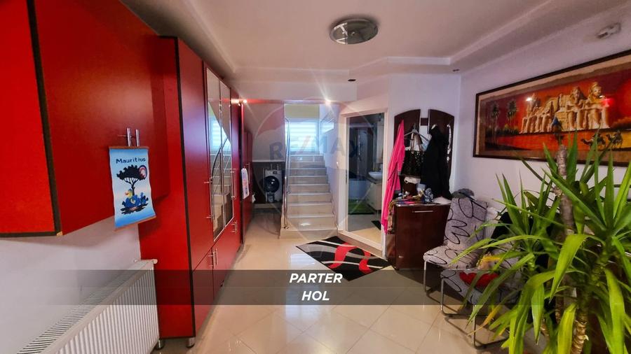 Casă / Vilă cu 10 camere de vânzare în SIGHETUL MARMATIEI zona Central