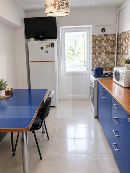 Apartament 3 camere decomandat, centrală și AC, aproape de Piața Fratii Buzesti