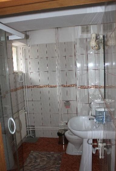 Hotel DN1, Busteni, parcare curte 20 masini, Comision 0