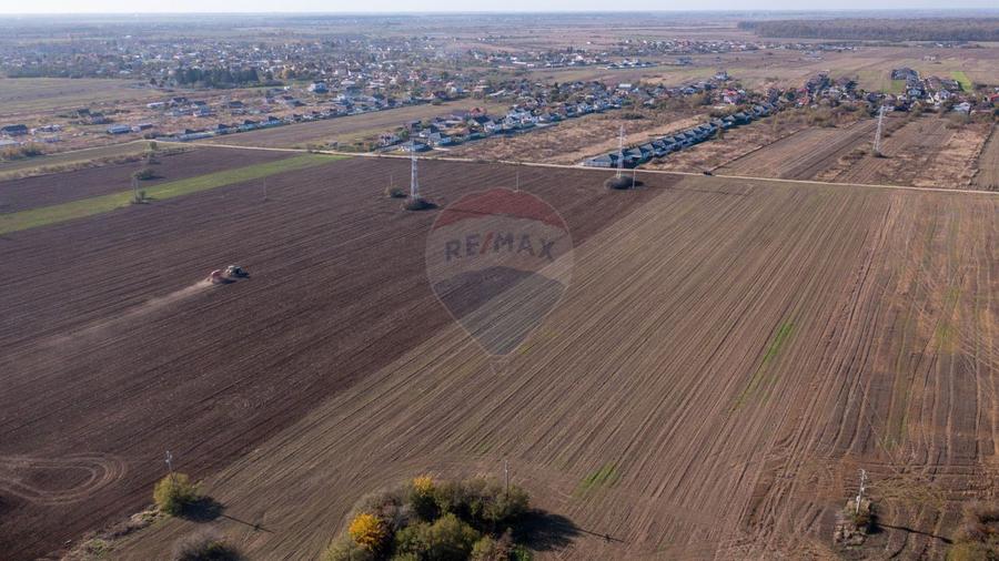 Vanzare teren intravilan 7.500 mp Sabareni