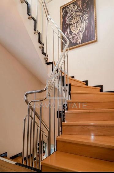 Casă de vânzare, 250 mp, 7 camere, zona Iris