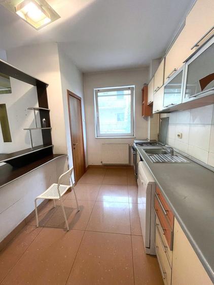 2 camere decomandat, 59 mp + balcon 24 mp, etaj 1, zona Trifoiului