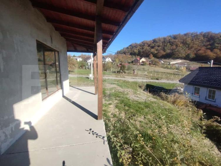 Casa 5 camere,2 nivele,150 mp,1500 mp de teren,zona Dealu Jelnei