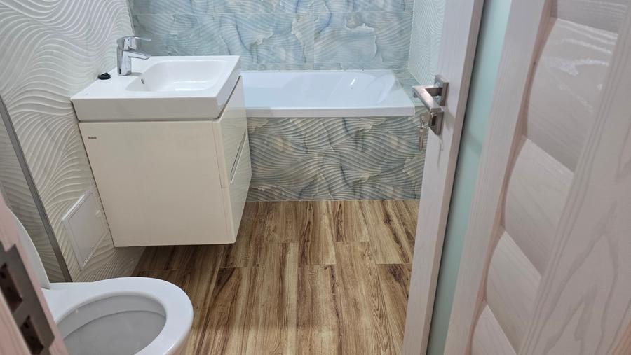 Vand apartament 4 camere decomandat in Deva, zona 22 Decembrie (Liceul Auto),