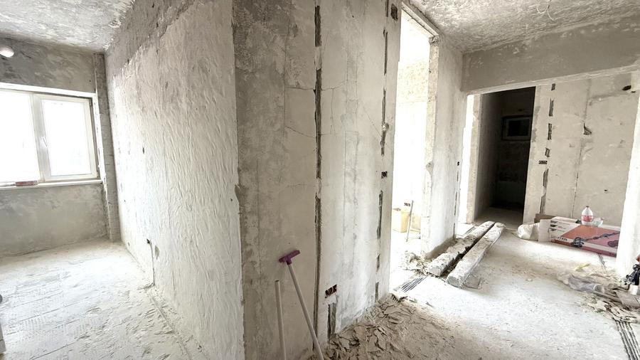 APARTAMENT SPATIOS CU VEDERE PE 2 PARTI