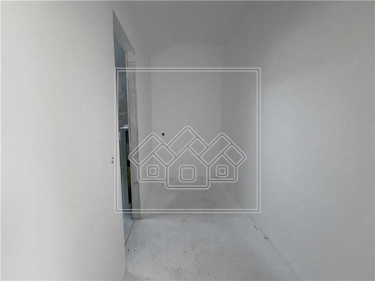 Penthouse intabulat, 3 camere, balcon, dressing