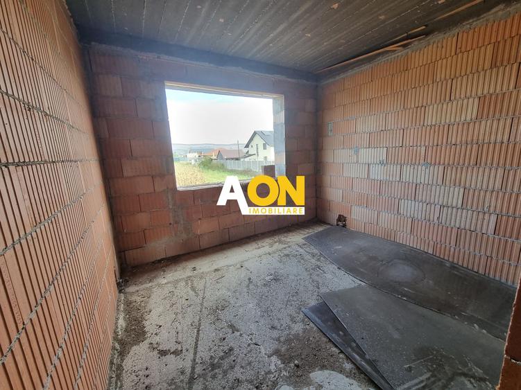 Casa la rosu,2100 mp teren,zona Micesti