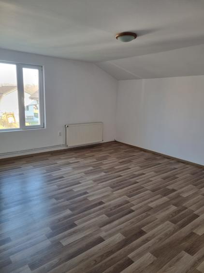 Proprietate generoasa- Casa cu 4 dormitoare si o curte mare