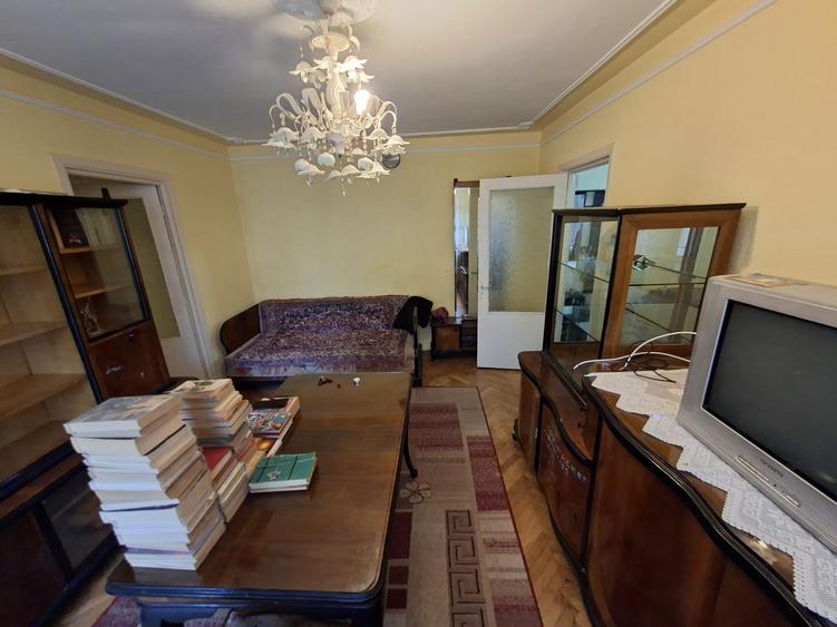 Apartament 2 camere, etajul 2/4, zona Podu Ros
