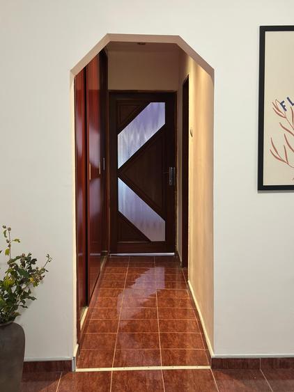Vand apartament 3 camere zona Lebada